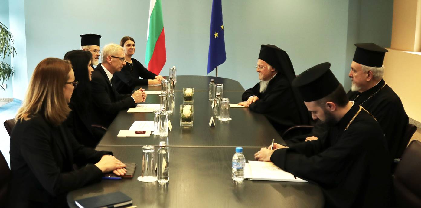  Премиерът Николай Денков и вицепремиерът Мария Габриел организираха среща с Вселенския патриарх Вартоломей 